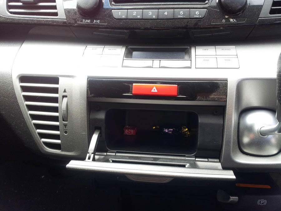 Honda FRV I-VTEC SE centre-air-vent